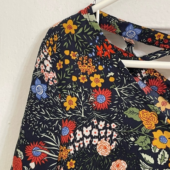 Skies Are Blue Floral Blouse - Picture 4 of 10